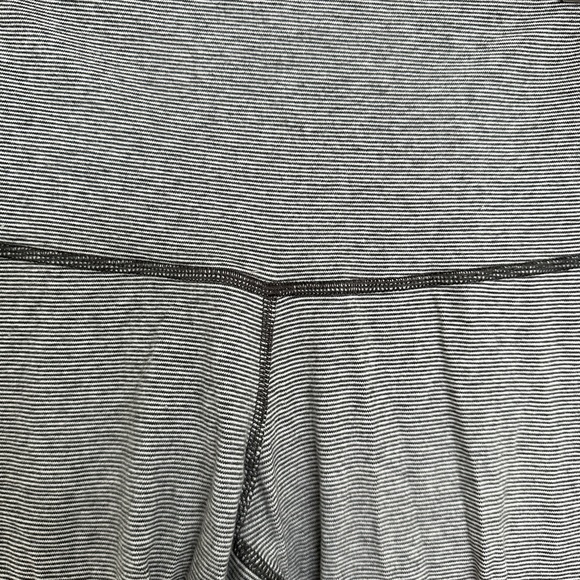 Lululemon Wunder Under 28” Leggings Size 6 - Picture 2 of 3
